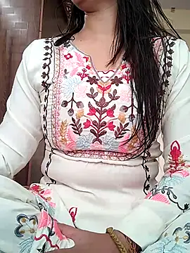 Tripti-Dimri online show from November 24, 8:49 am