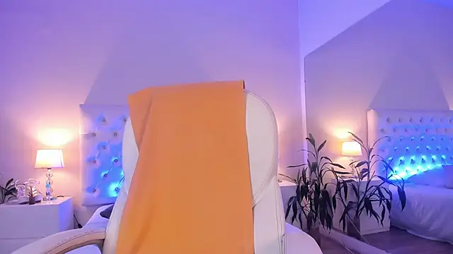 Scarlett Bunny  online show from April 13, 1:56 pm