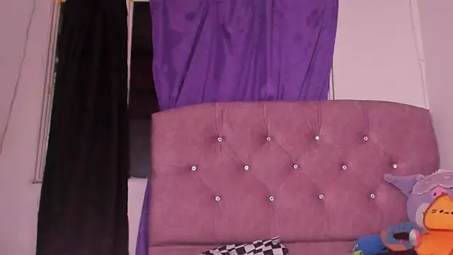 amy  a online show from December 18, 5:23 am