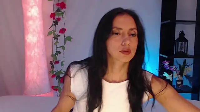 Belladonna lips online show from April 4, 9:35 pm