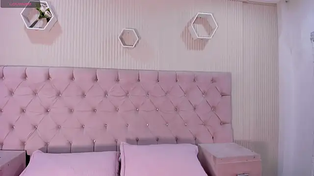 ZarinaWynne online show from June 25, 2:29 pm