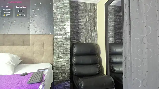 MilfBrenda online show from November 26, 7:15 pm