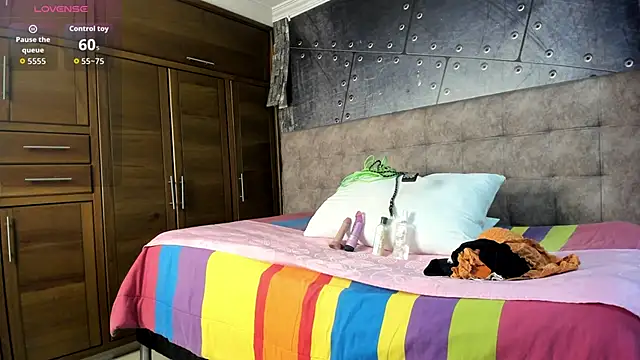 MilfBrenda online show from December 15, 3:50 pm