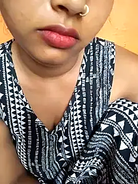 Sexy Divya   online show from June 11, 1:49 am
