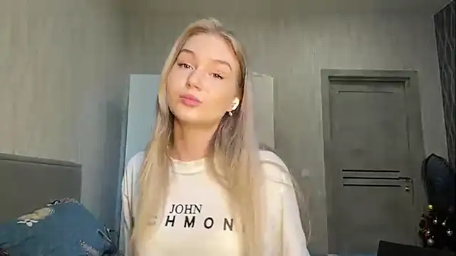 MoonlitCrystalia online show from July 1, 12:26 pm