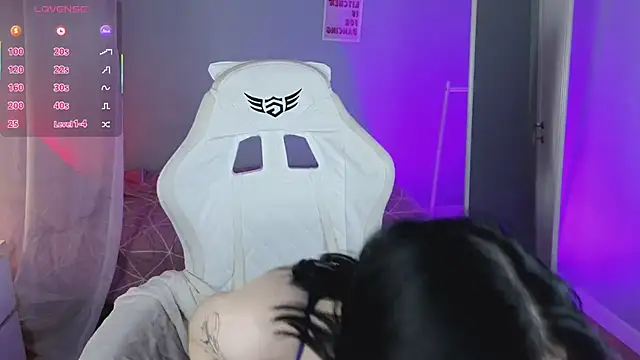 ScarletHarley online show from April 23, 1:13 pm