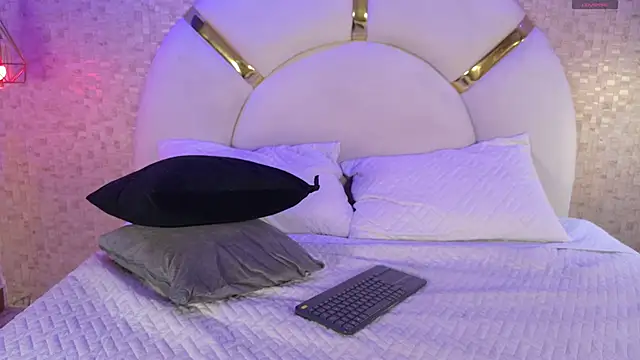 aria sm online show from November 10, 8:48 pm