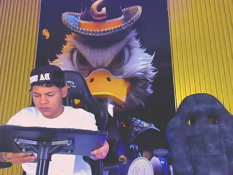 Tommy bigcock19 online show from November 29, 1:37 pm