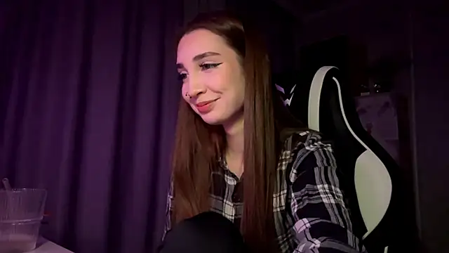 HollyPaw online show from December 1, 9:17 pm