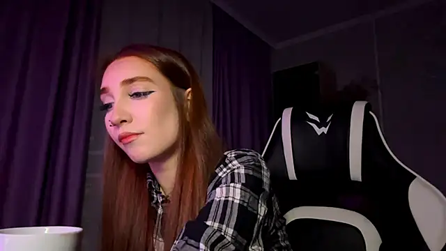 HollyPaw online show from November 12, 7:45 pm