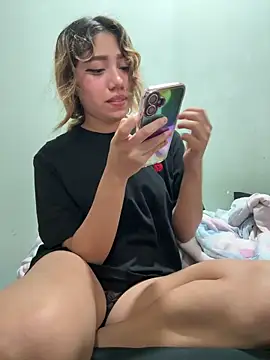 latinahorny11 online show from April 12, 6:27 am