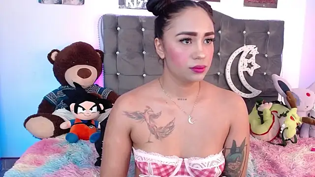 lunabritton1 online show from April 9, 2:25 am