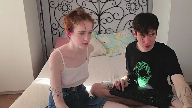 Danny loves Mary online show from April 18, 2:14 am