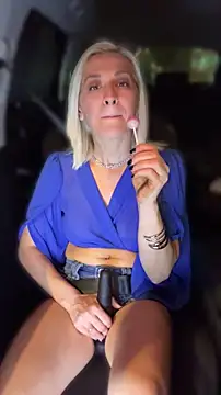 HOTLadyluna online show from June 17, 7:59 pm