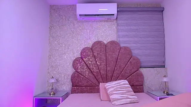 mia fontana  online show from December 3, 11:56 am