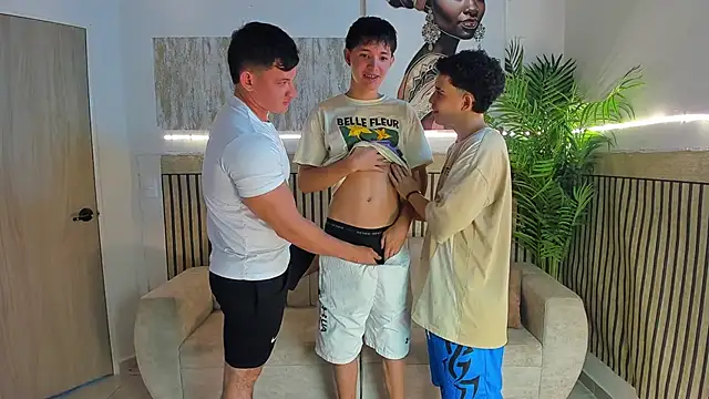 Justingsex1 online show from December 17, 5:44 am