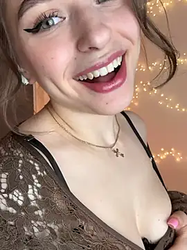 yoyogirlx online show from February 22, 1:34 pm