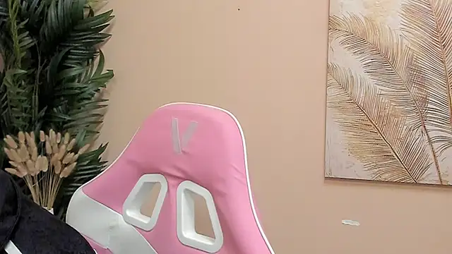 TawnyOkane online show from November 13, 9:41 am