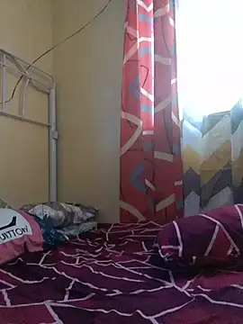 loriepinay46 online show from July 16, 11:09 pm