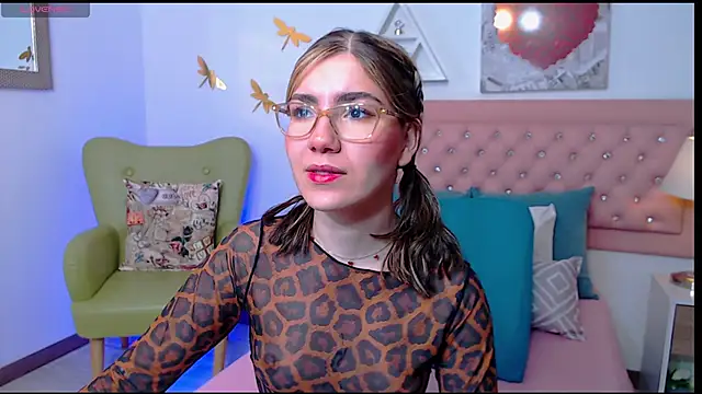 AriLumi online show from January 16, 8:05 pm