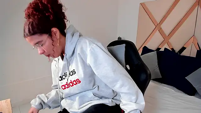 avrilwaynee online show from December 20, 12:53 pm