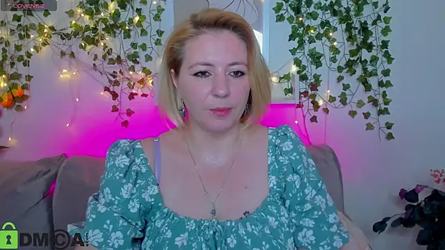 miss lisaaa online show from November 15, 2:45 am