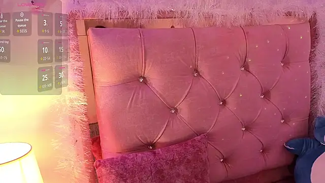 Darapresley777  online show from December 2, 1:35 pm