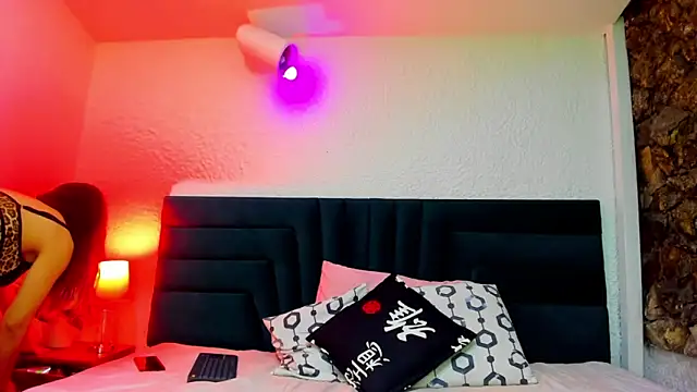 VictoriaRouge  online show from March 6, 4:40 am