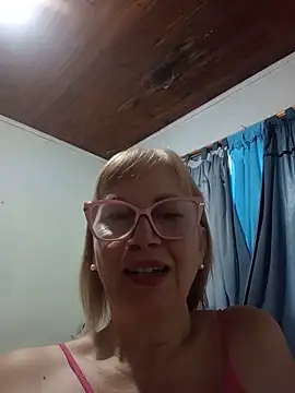 SexyMilf1211 online show from June 10, 6:50 pm