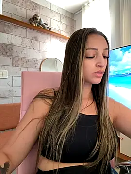 Snapshot of BelleLouise13 chatting on September 18, 1:31 pm BelleLouise13 online show from September 18, 1:31 pm