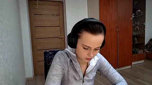 LouiseMarengo online show from January 9, 12:20 pm