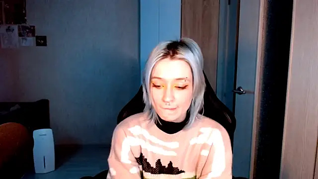 SophiaLur online show from November 20, 3:24 pm