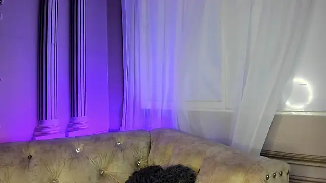 Kendall curves online show from June 20, 9:40 pm