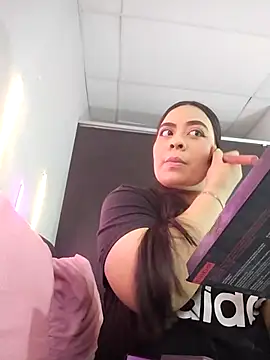 Monserrat J online show from November 30, 12:20 pm