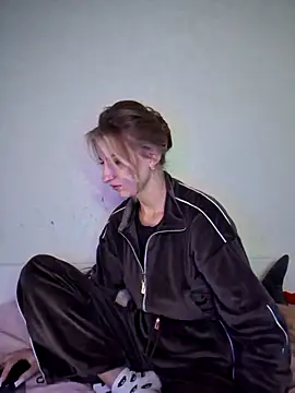 carolinakis  online show from December 1, 10:01 pm