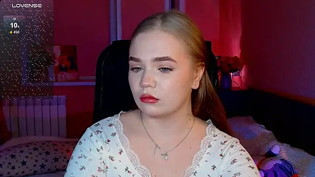 EmiRisse online show from November 30, 4:33 pm