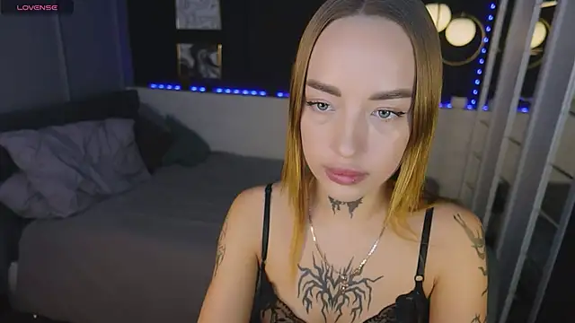 Marquiisse online show from November 18, 9:21 am