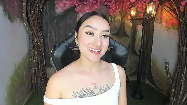 HorneyyQueen online show from November 17, 5:02 pm