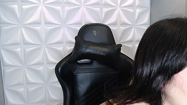 HorneyyQueen online show from November 27, 12:41 pm