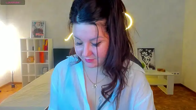 still  her online show from November 27, 2:03 am