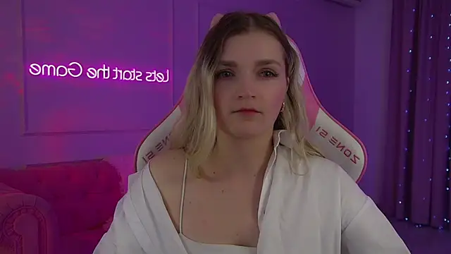 AnnyRaii online show from March 2, 6:25 am