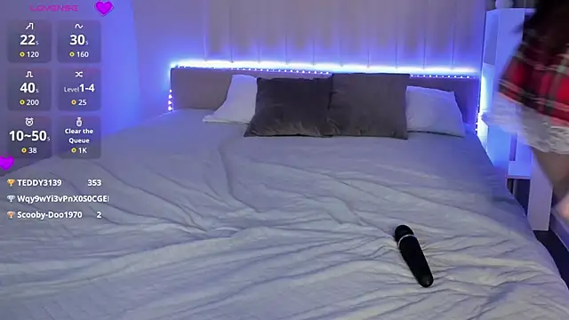 LiraRevery online show from April 7, 4:47 am