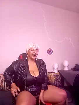 LaReineCleo online show from April 20, 10:18 am