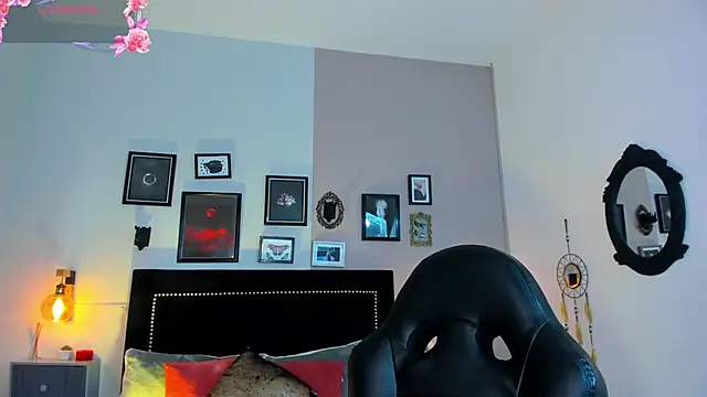 Annie Petters online show from December 5, 12:50 pm