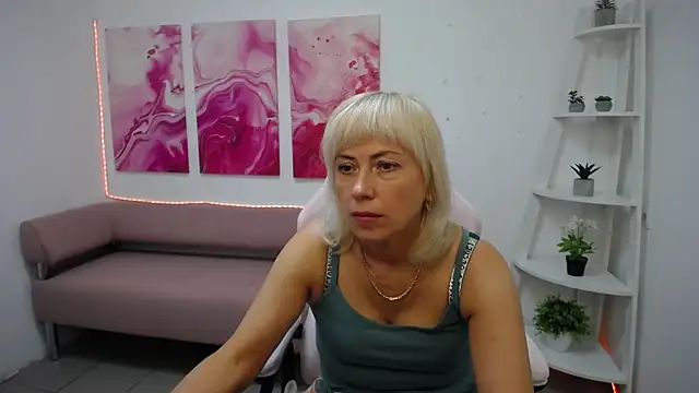 LaurenWishy online show from July 26, 5:26 am