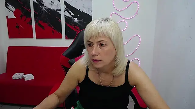 LaurenWishy online show from July 22, 5:03 pm