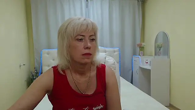 LaurenWishy online show from July 25, 5:14 am