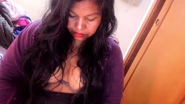 ebonycamelia online show from May 25, 8:30 pm
