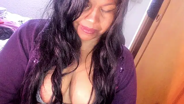 ebonycamelia online show from May 30, 2:42 am