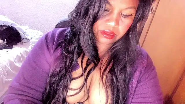 ebonycamelia online show from May 16, 11:04 pm